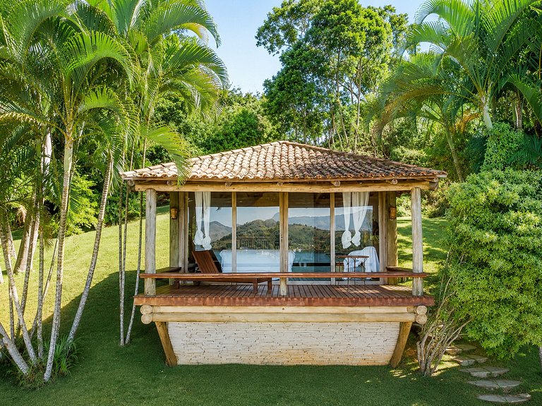 Casa no alto da colina em Angra dos Reis