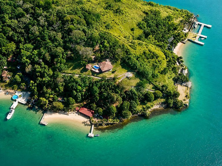 Villa on the hill in Angra dos Reis