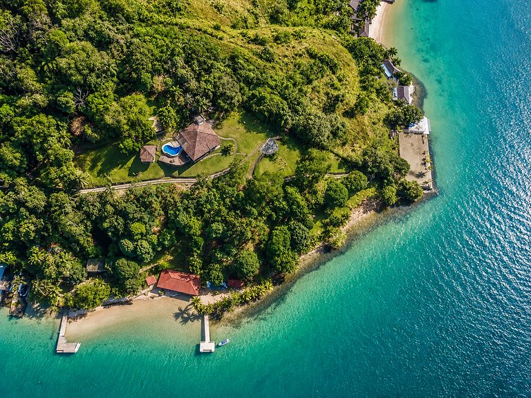 Casa no alto da colina em Angra dos Reis