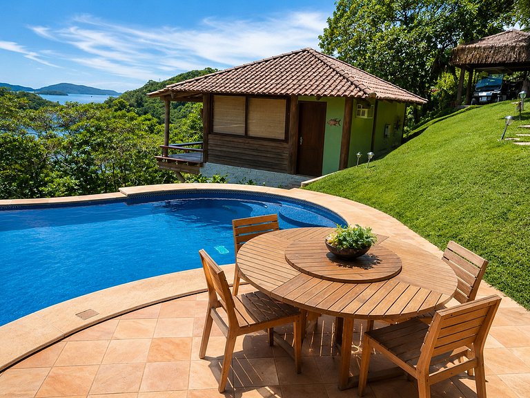 Villa on the hill in Angra dos Reis
