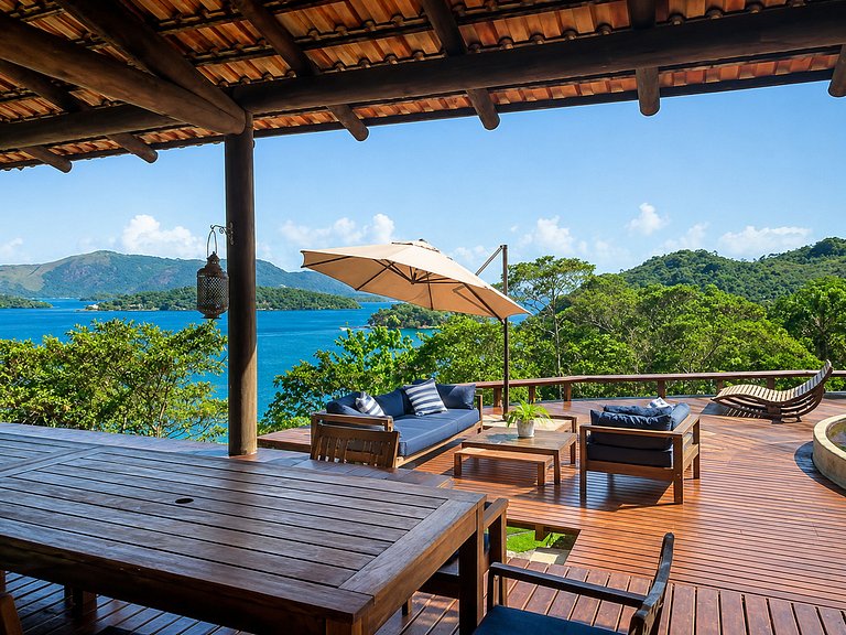 Casa no alto da colina em Angra dos Reis