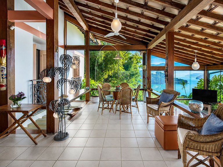 Casa en lo alto de colina en Angra dos Reis