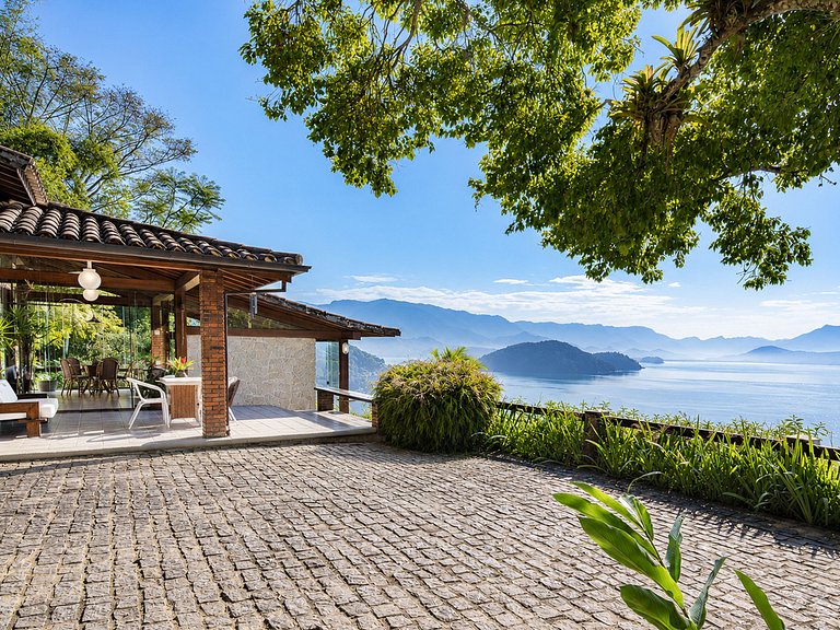 Maison au sommet de la colline à Angra dos Reis