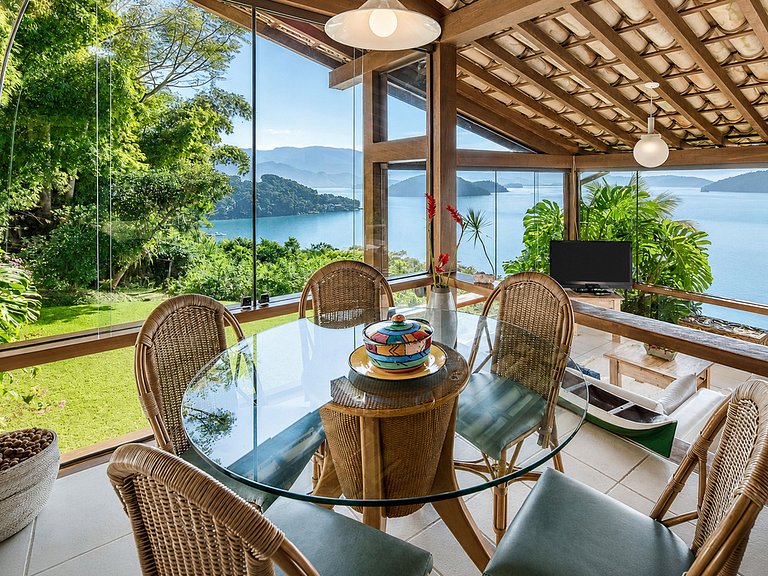 Casa en lo alto de colina en Angra dos Reis
