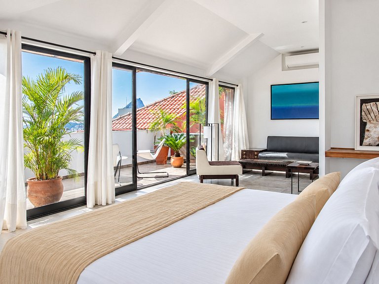 Luxuosa mansão no alto de Santa Teresa