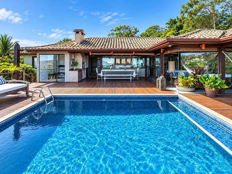 House with sea view in Geribá, Búzios