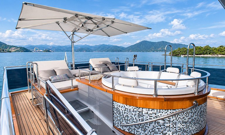 Yacht de 112 pieds à Angra dos Reis