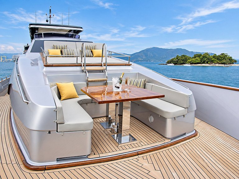 Yacht de 112 pieds à Angra dos Reis