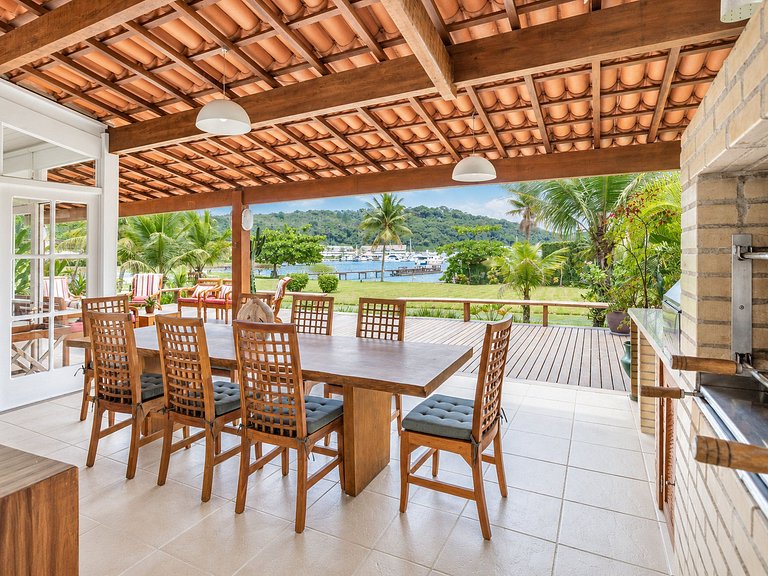 Casa junto al mar en Angra dos Reis