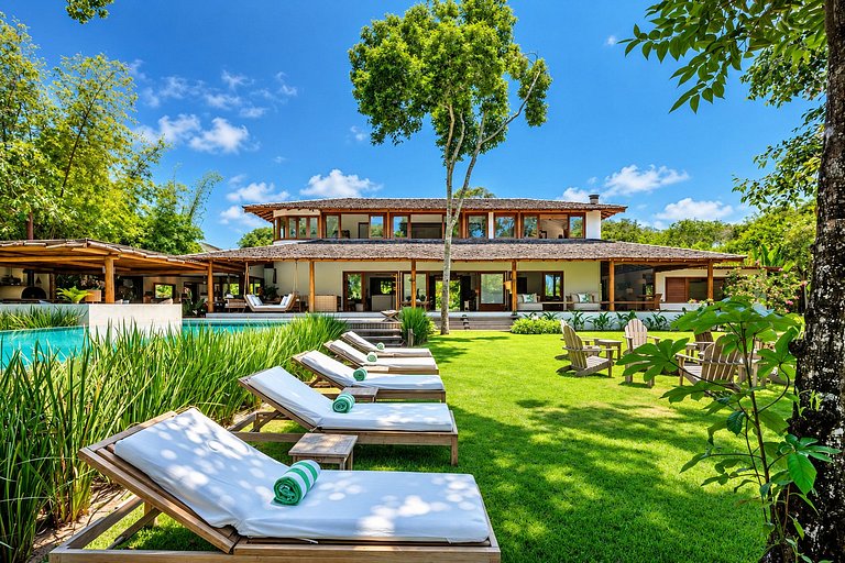 Beachfront with 9 Suites in Itapororoca