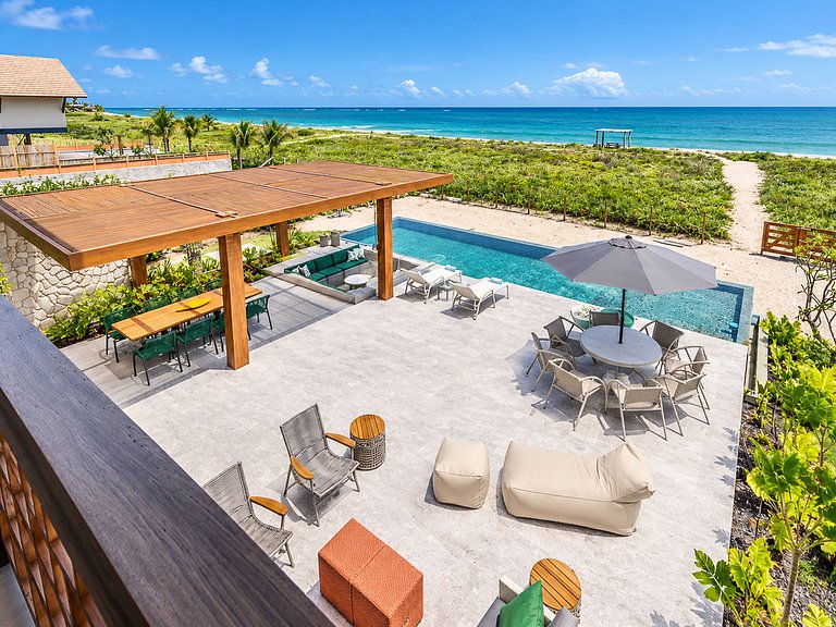 Beachfront villa with heated pool in Mamucabinha - Car004