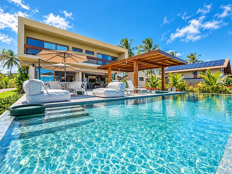 Villa junto a la playa con piscina climatizada en Mamucabinh