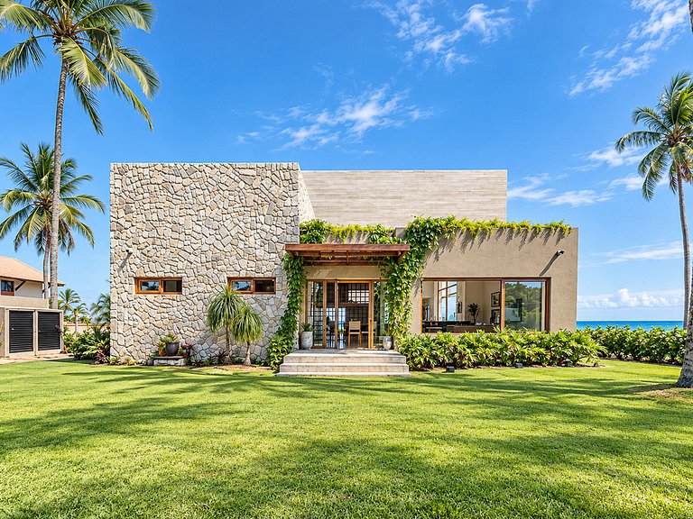 Villa junto a la playa con piscina climatizada en Mamucabinh
