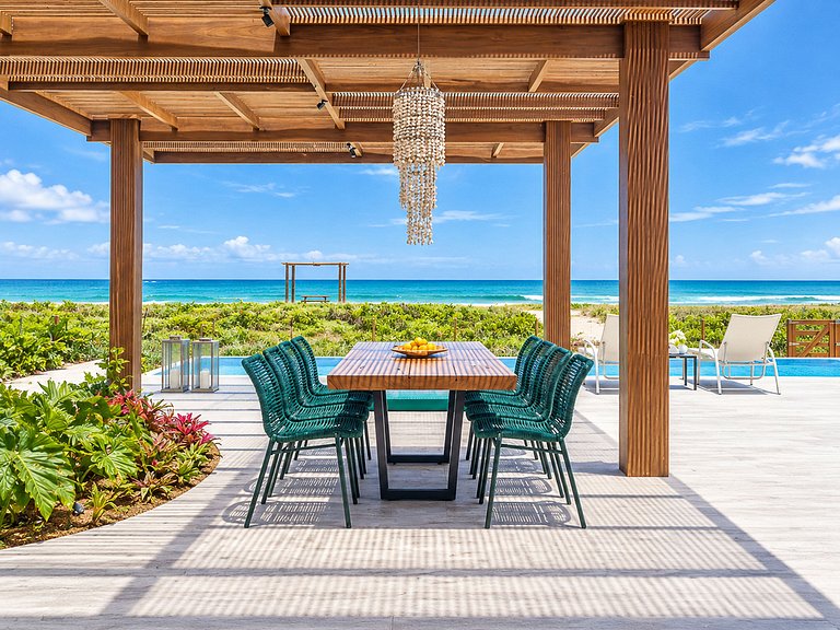 Villa junto a la playa con piscina climatizada en Mamucabinh