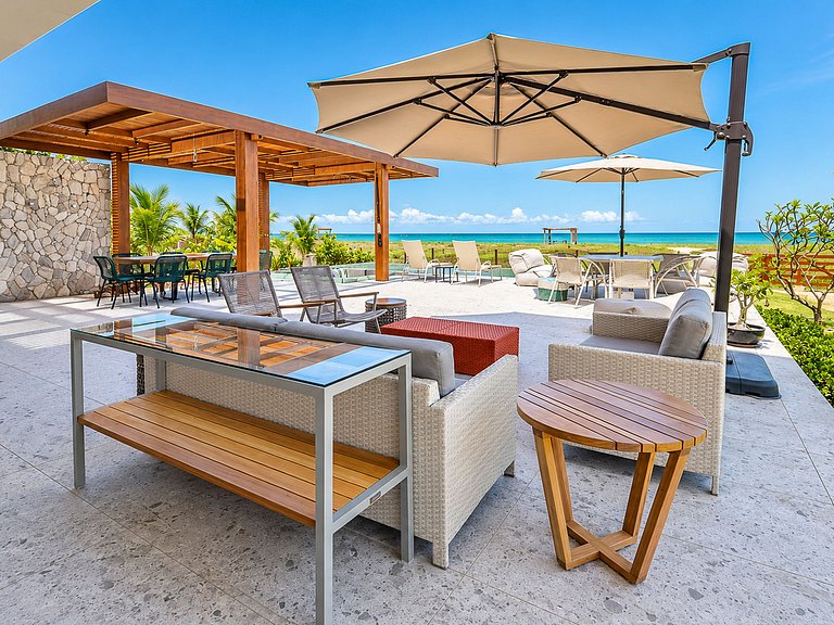 Beachfront villa with heated pool in Mamucabinha - Car004