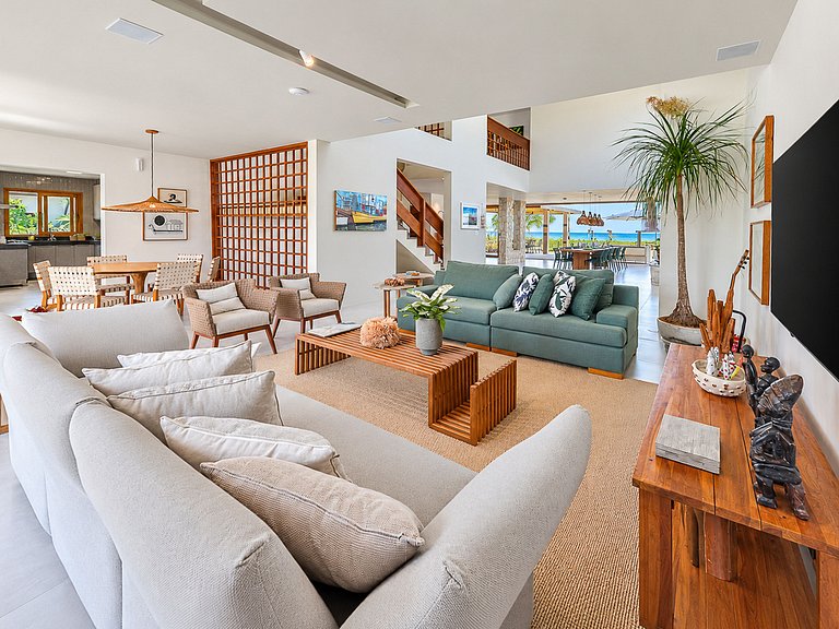 Villa junto a la playa con piscina climatizada en Mamucabinh