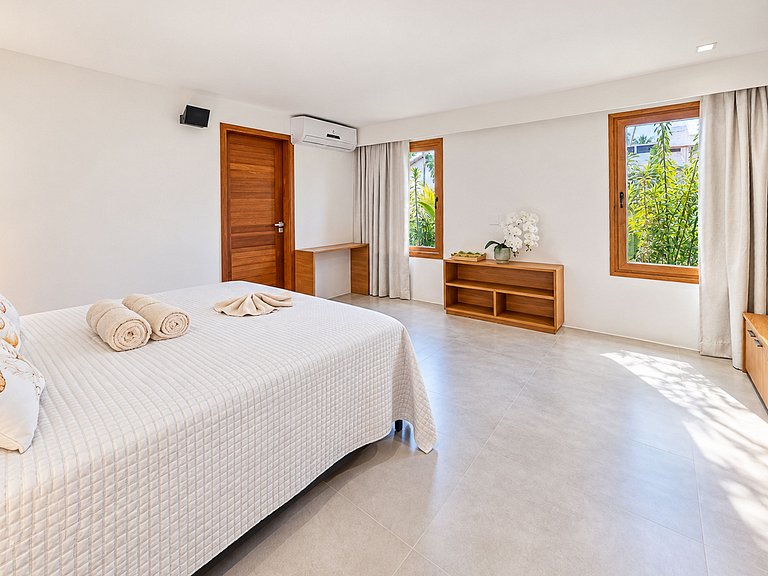 Villa junto a la playa con piscina climatizada en Mamucabinh