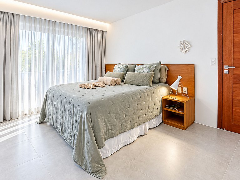 Villa junto a la playa con piscina climatizada en Mamucabinh