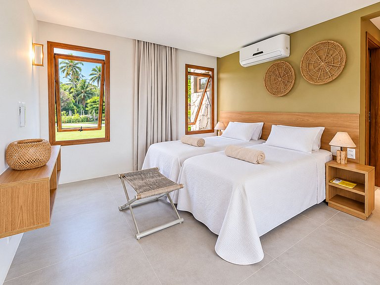 Beachfront villa with heated pool in Mamucabinha - Car004