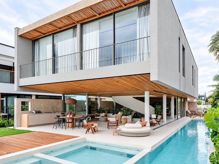 Beachfront Villa in Florianópolis