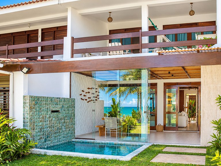 Charming beachfront house in Carneiros