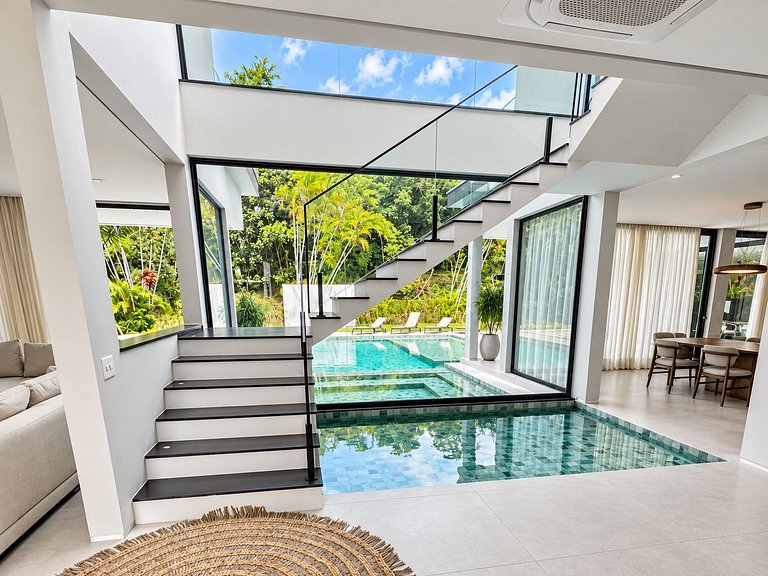 Amplia casa con piscina y hermosas vistas en Angra dos Reis