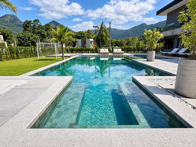Fantástica mansão com piscina em Angra - Ang037
