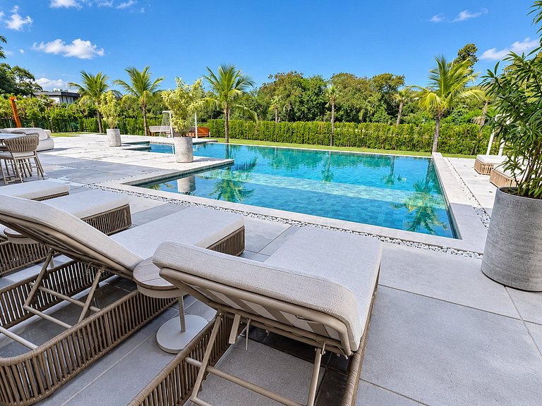 Magnifique villa avec piscine à Angra - Ang037
