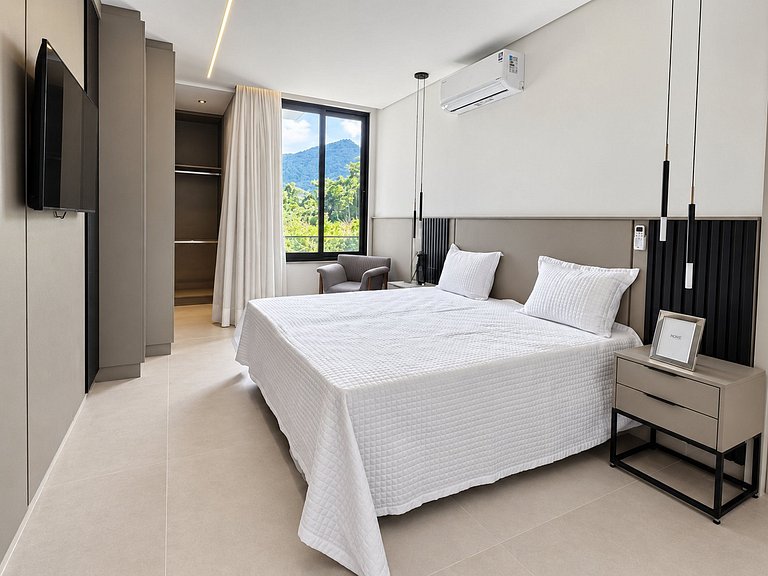 Fantástica mansión con piscina en Angra - Ang037