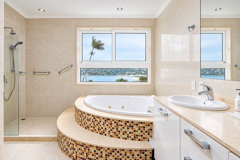 Casa com vista na Praia da Ferradura