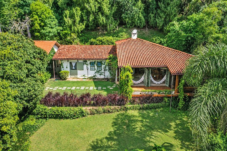 Linda casa com piscina na serra do Rio