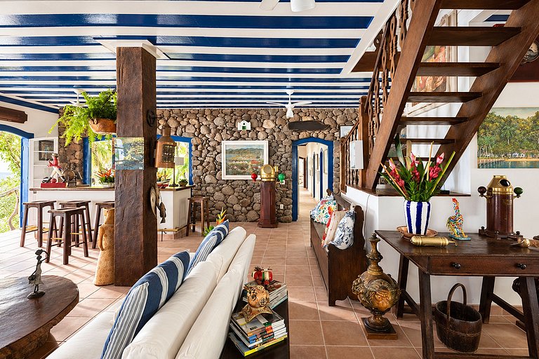 Villa and loft by the sea in Paraty