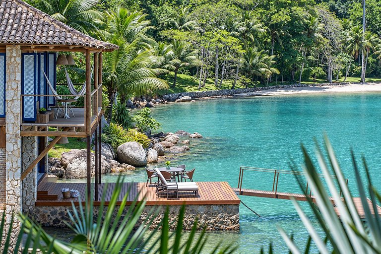 Villa and loft by the sea in Paraty