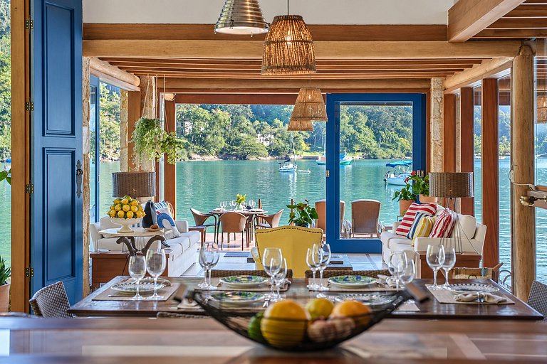 Villa and loft by the sea in Paraty