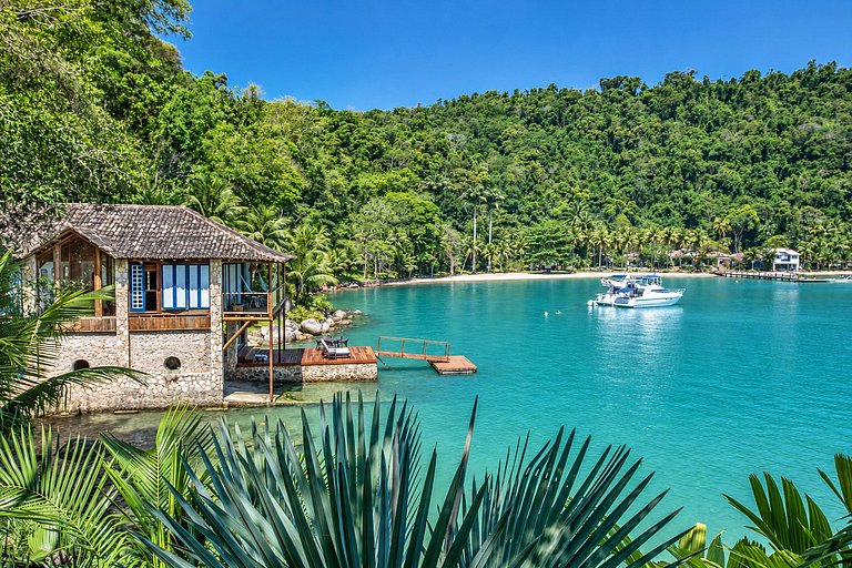 Villa and loft by the sea in Paraty