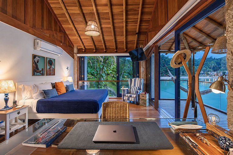 Villa and loft by the sea in Paraty