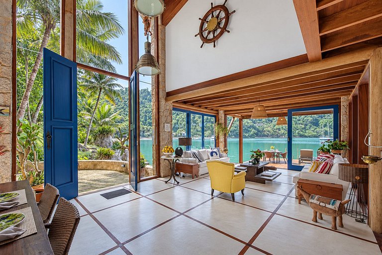 Villa and loft by the sea in Paraty