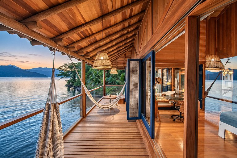 Villa and loft by the sea in Paraty