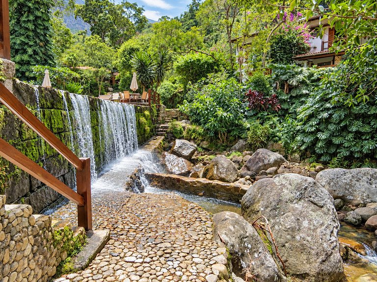 House with waterfall in Petrópolis
