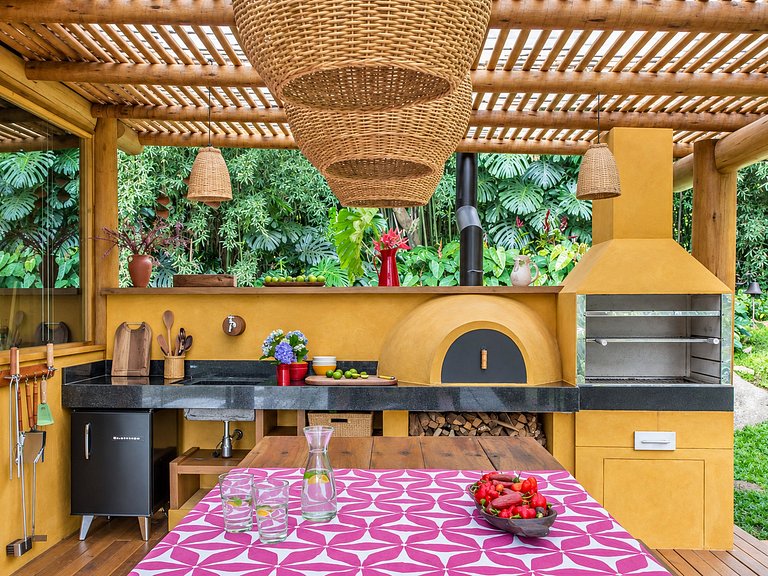 Casa de campo com cachoeira em Petrópolis