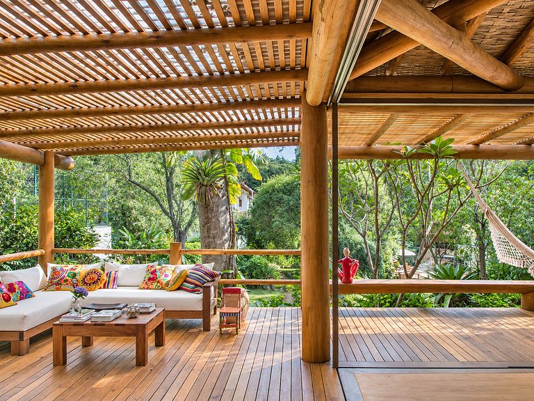 Casa de campo com cachoeira em Petrópolis