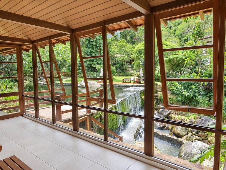 Casa con cascata a Petrópolis
