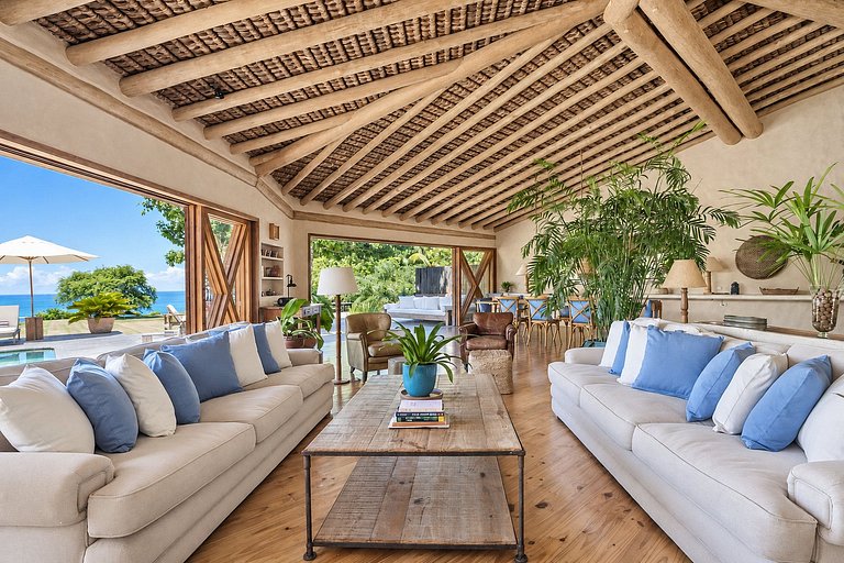 Beautiful house with pool in Trancoso