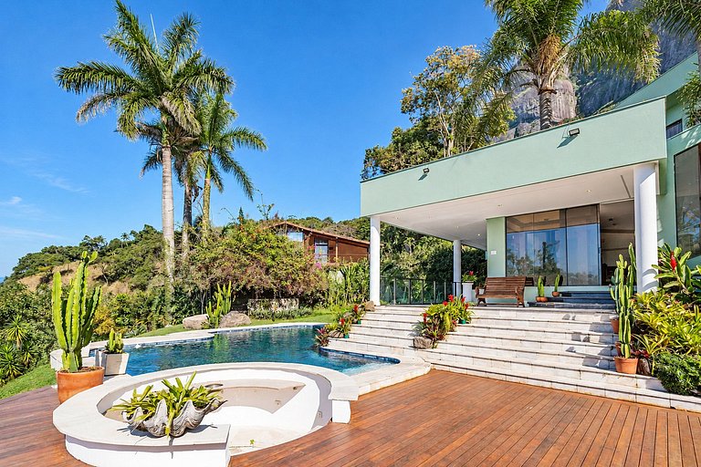 Mansion with sea view in São Conrado