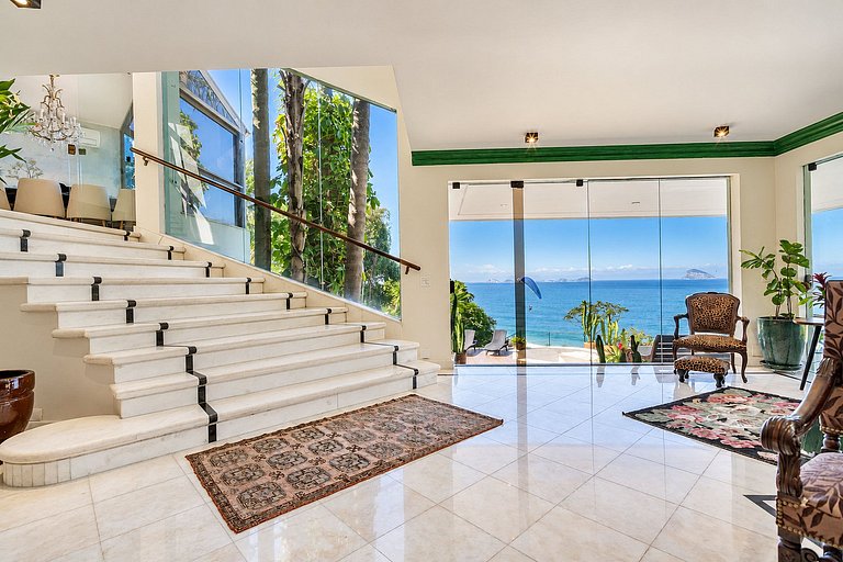 Mansion with sea view in São Conrado