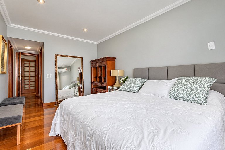 Mansion with sea view in São Conrado