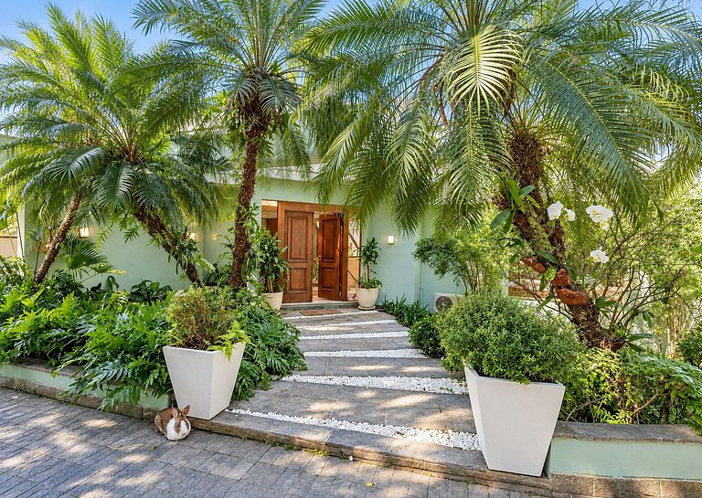 Mansion with sea view in São Conrado