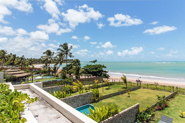 Vila à beira-mar com piscina de borda infinita em Milagres -