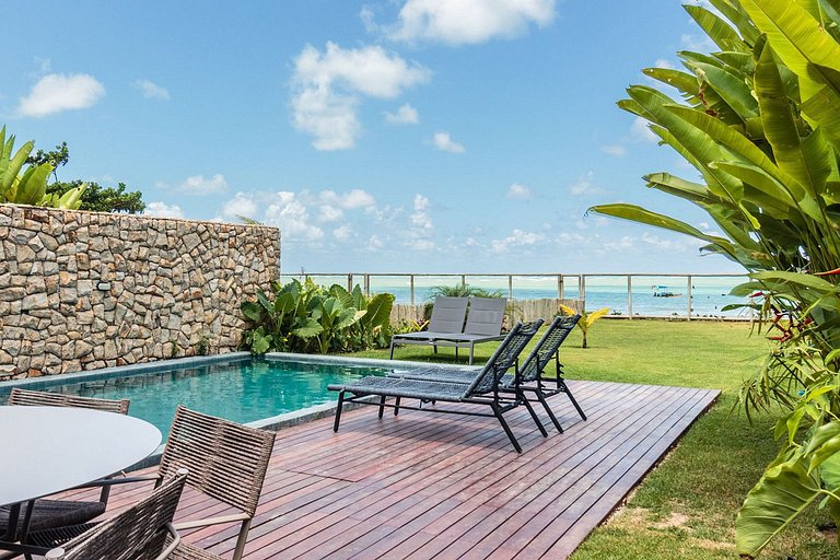 Beachfront villa with infinity pool in Milagres - Ala020