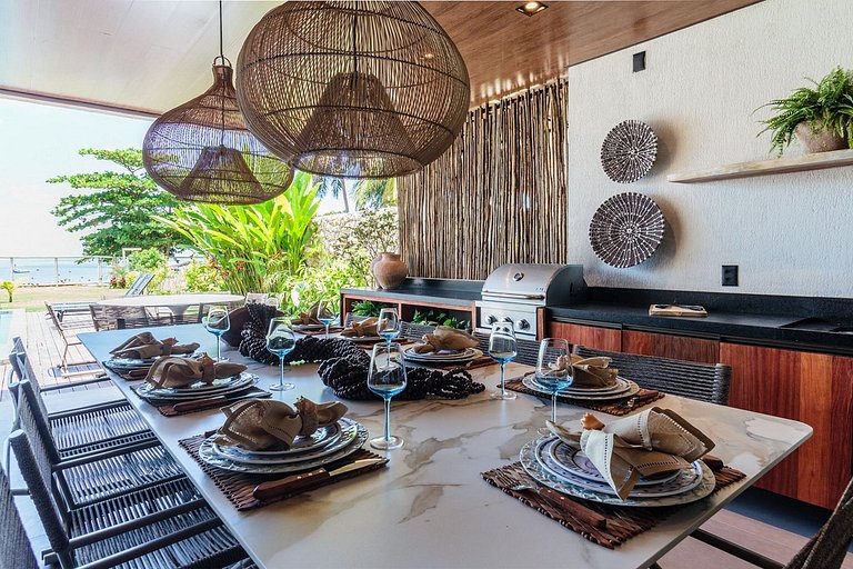 Beachfront villa with infinity pool in Milagres - Ala020